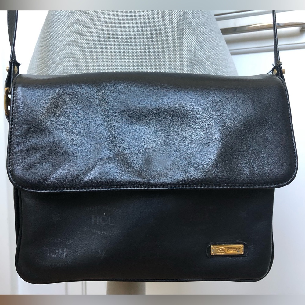 HCL small black handbag with shoulder strap